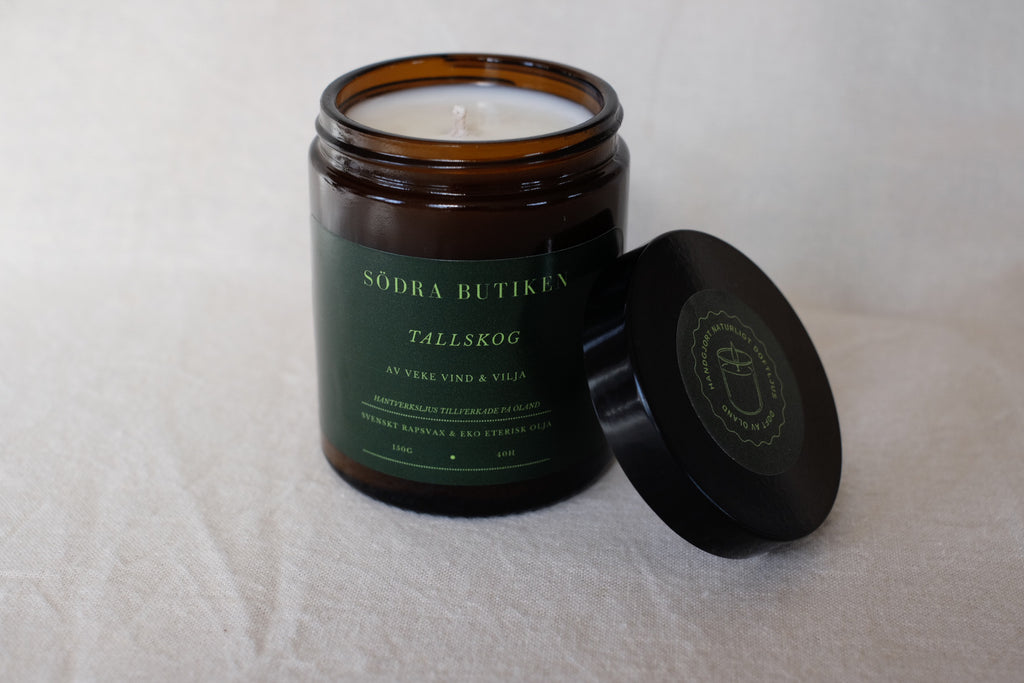 Tallskog - Doften av varm bark, solvarma barr och stillhet.