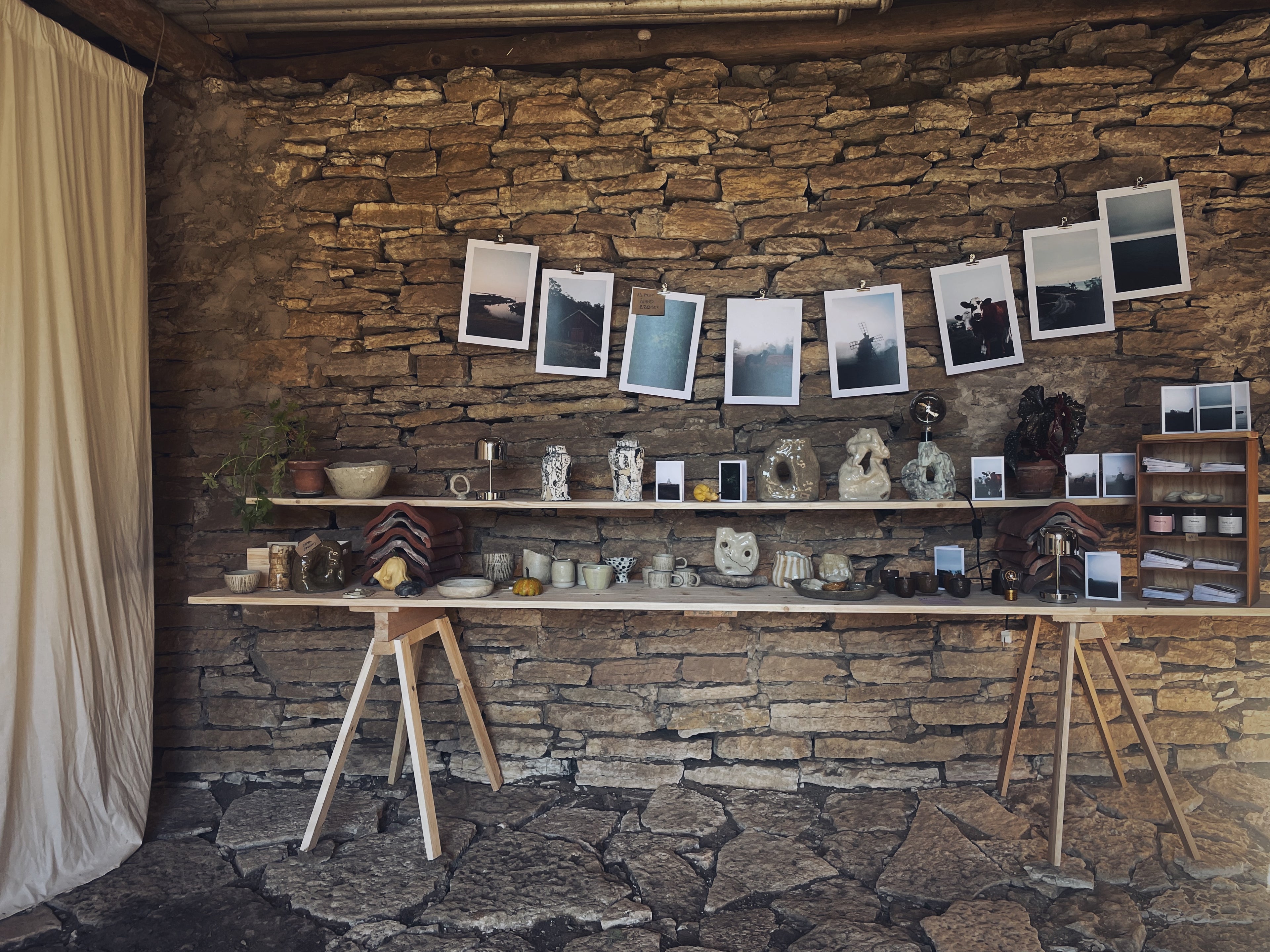 Lokal hantverksbutik på södra öland med keramik, doftljus och konst